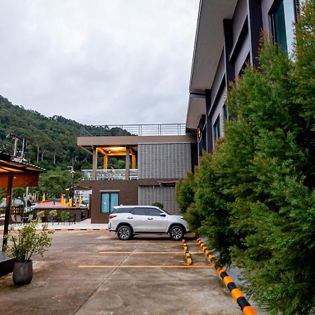 Tobedzz Hotel Ranong Bagian luar foto