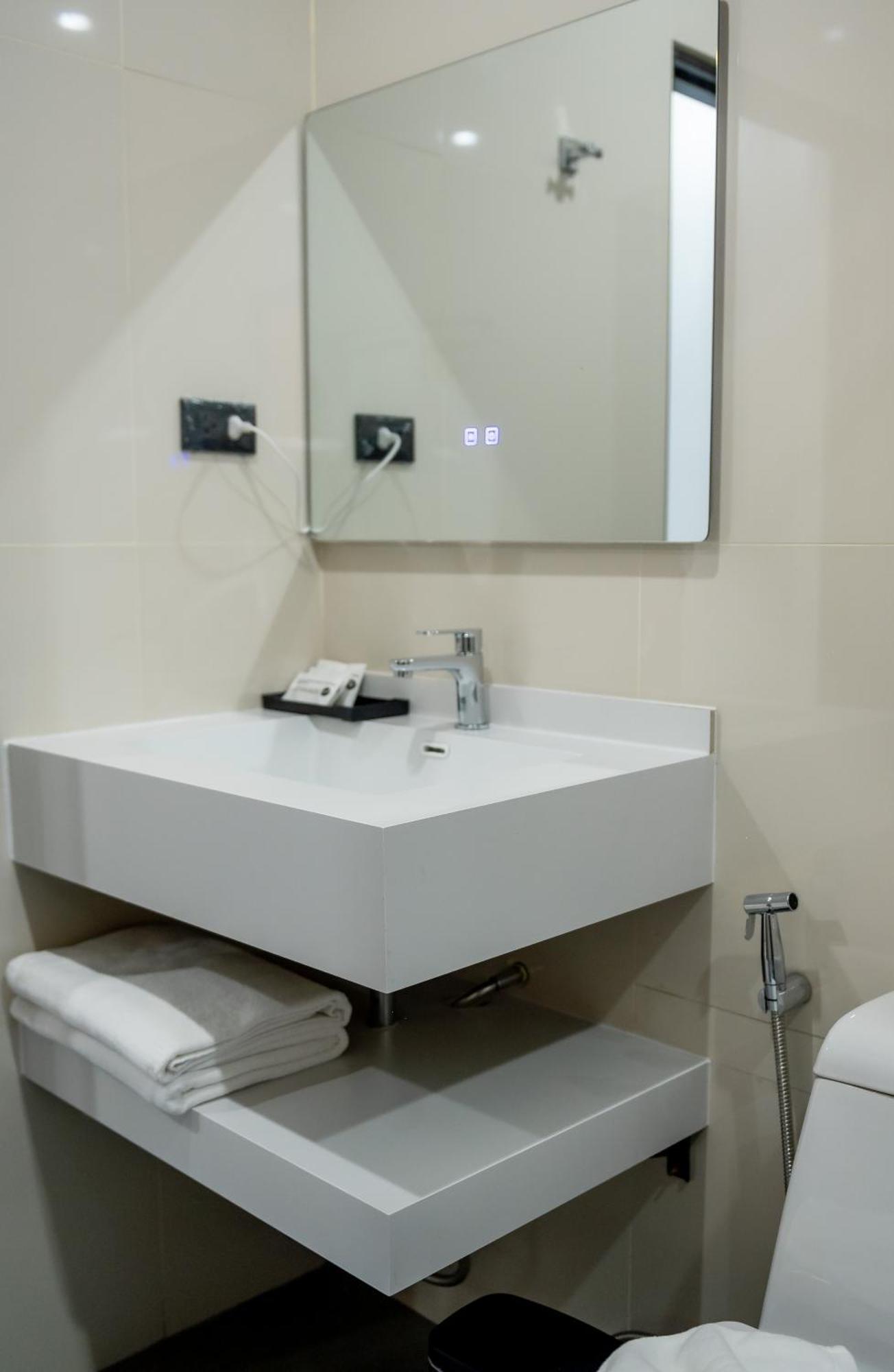 Tobedzz Hotel Ranong Bagian luar foto
