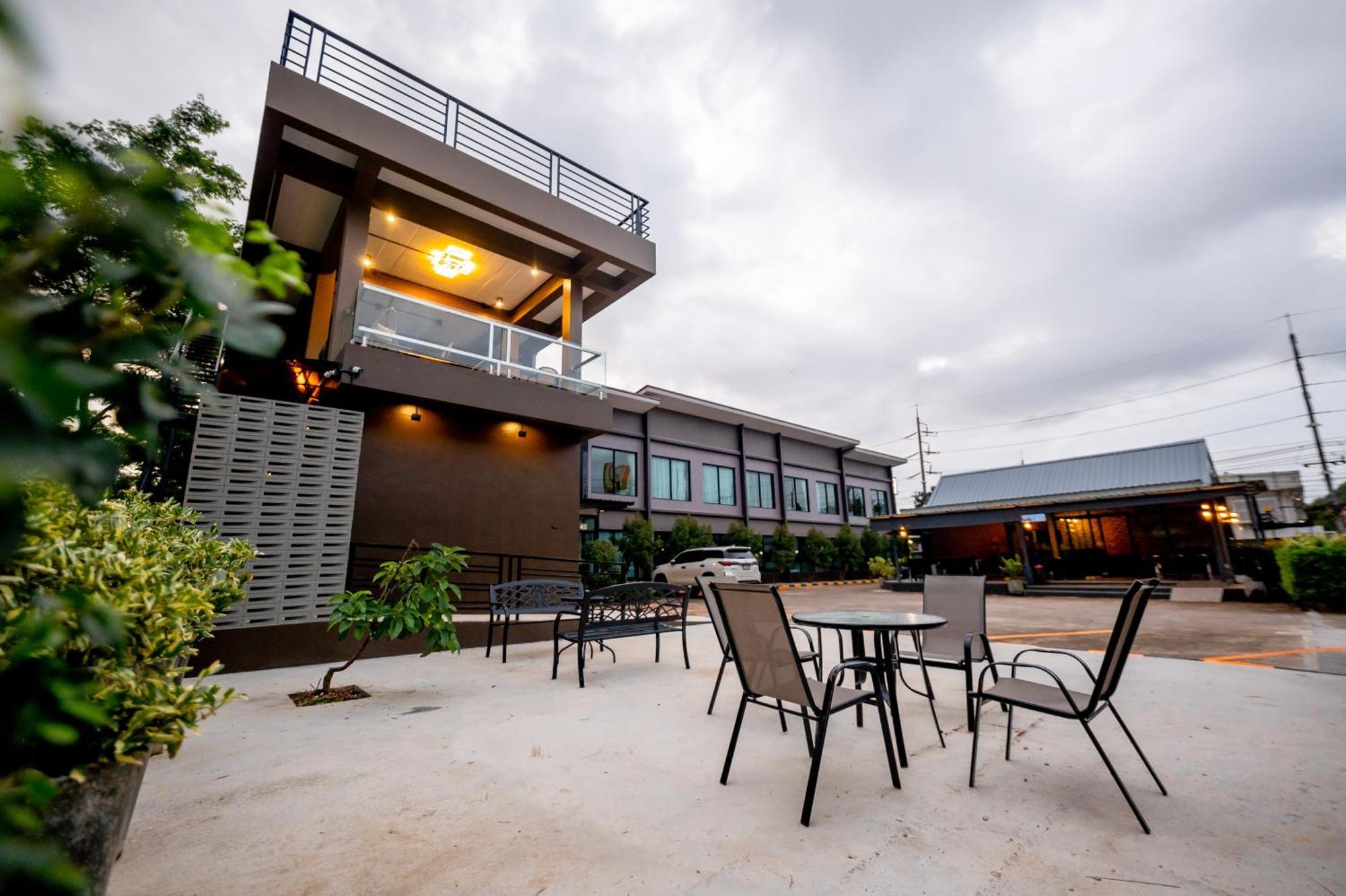 Tobedzz Hotel Ranong Bagian luar foto