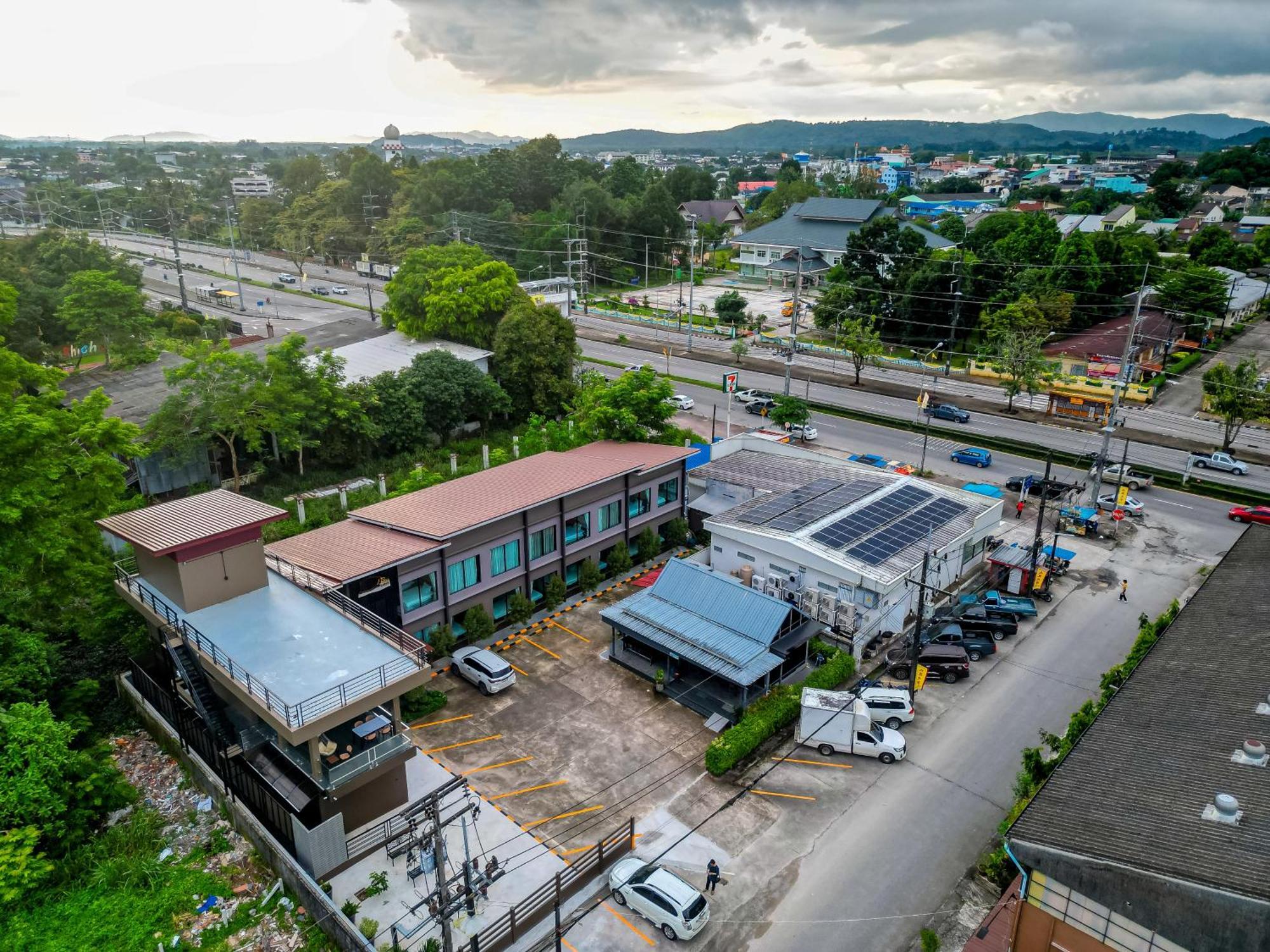 Tobedzz Hotel Ranong Bagian luar foto